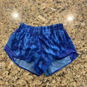Lululemon hottie hot shorts 2.5”